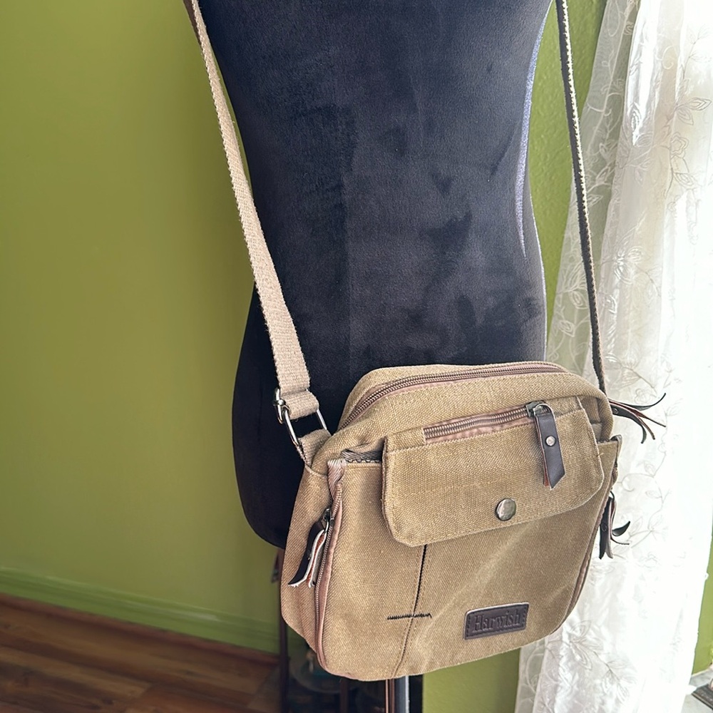 💖Harwish tan canvas crossbody bag.